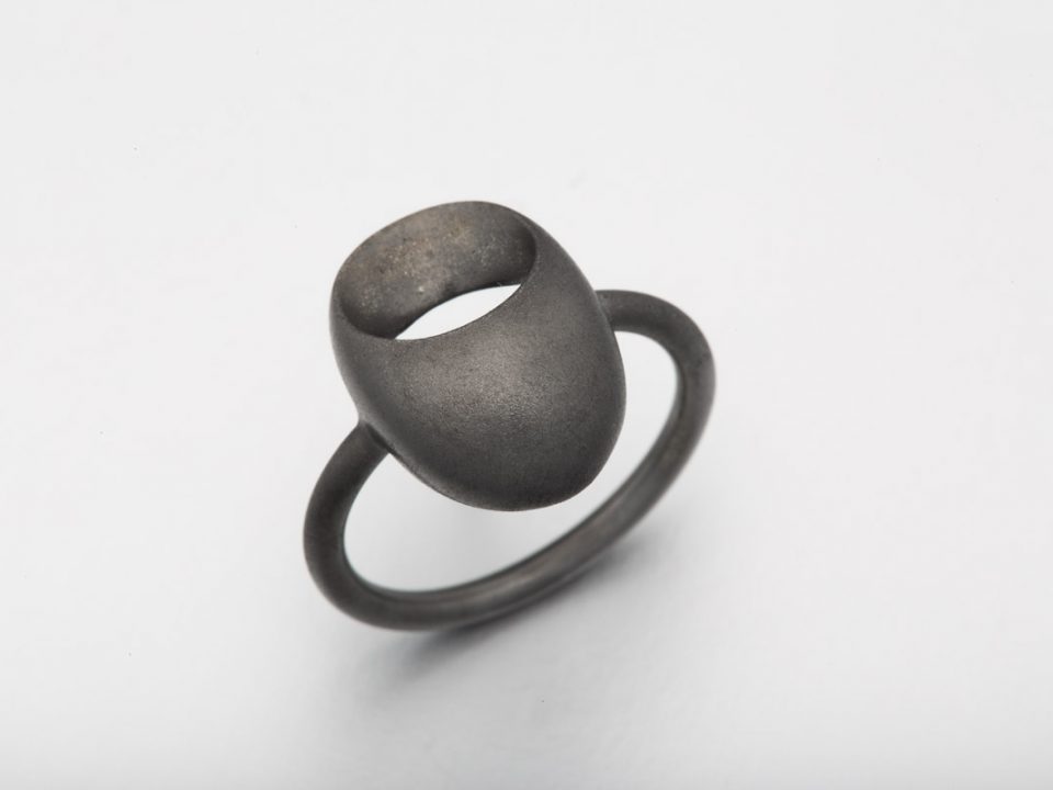 Anillo Spei gris mate