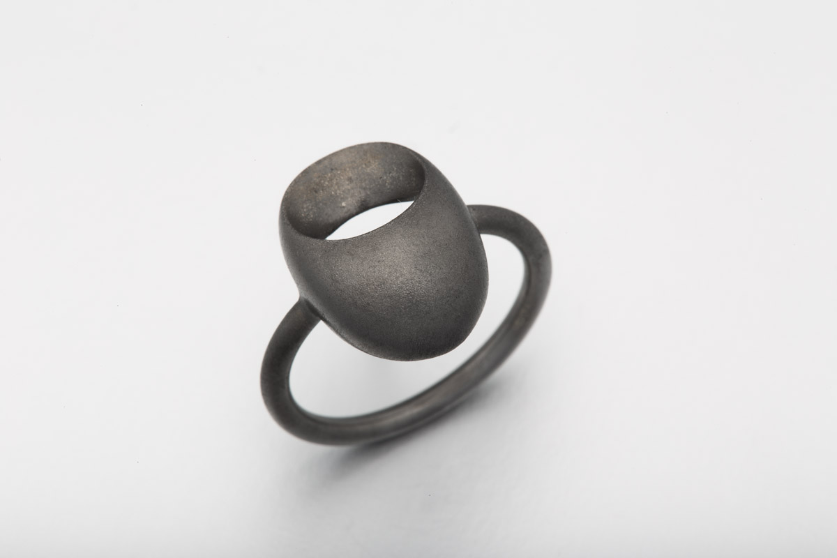 Anillo Spei gris mate